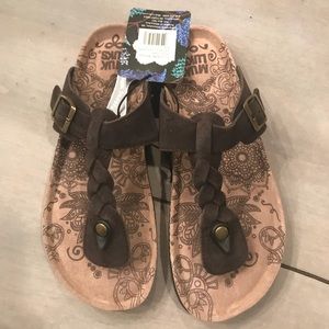 Muk Luks size 10 sandals NWT “Marsha” chocolate